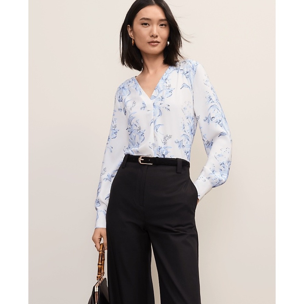 Ann Taylor Blue Floral Lily V-Neck Blouse Long Sleeve High-Low White Medium NEW